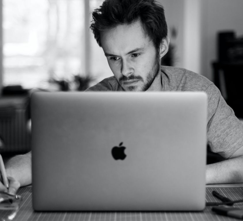 Man using JetStream v2.9 on apple laptop computer