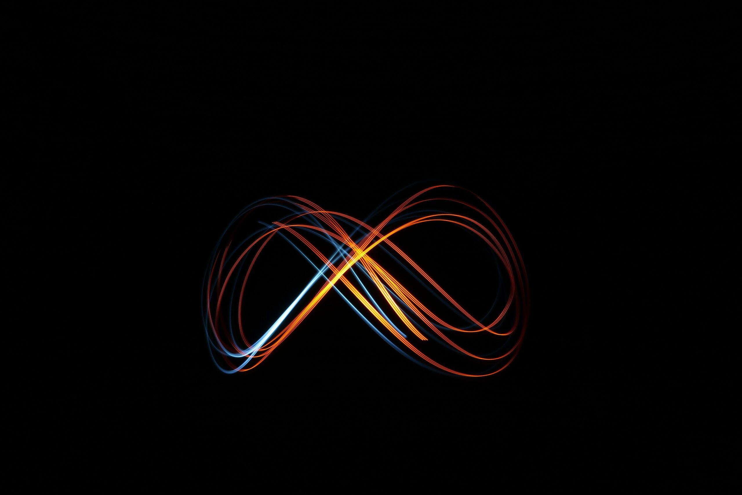 Light effects in a figure-8 shape